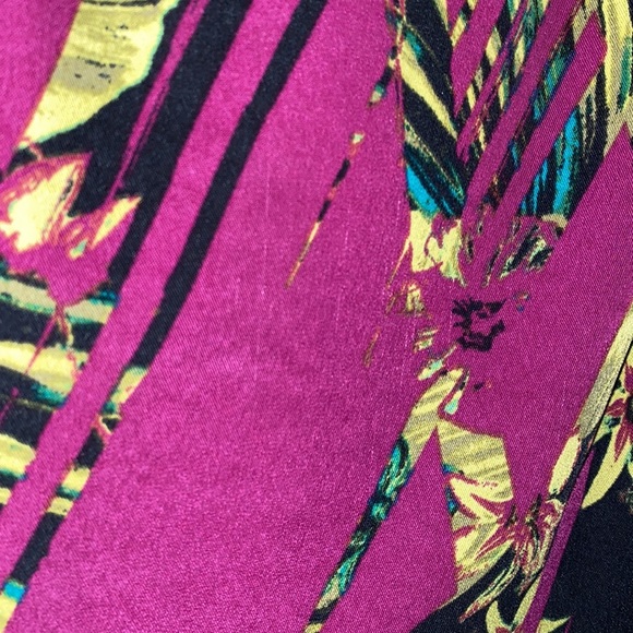 3/$30 Pennington‘s floral blouse - Picture 5 of 7